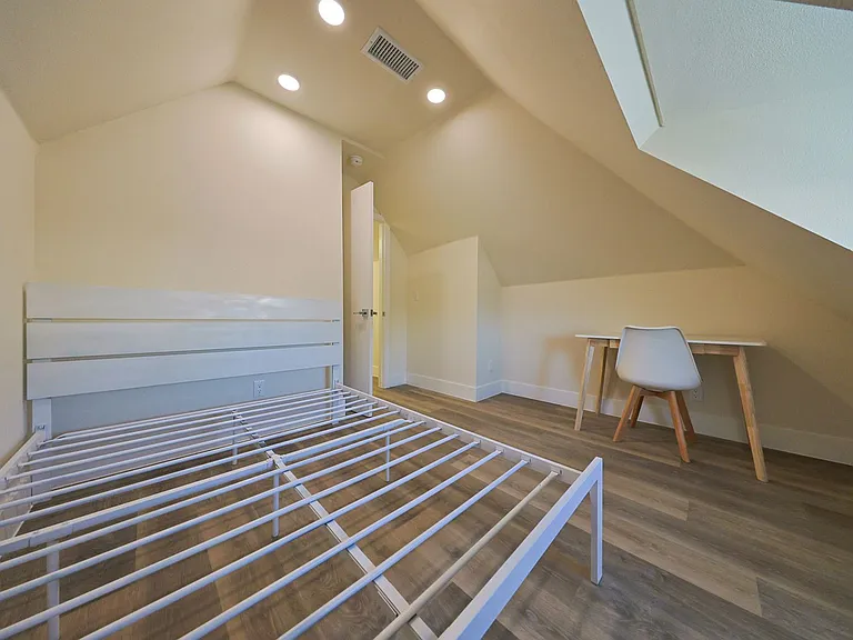 2712 Menlo Ave — Photo 17