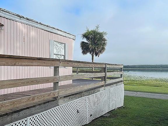 Wrap-around deck