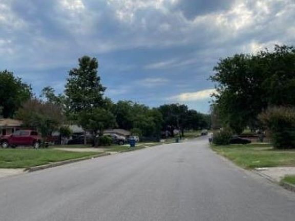 Exterior Neighborhood (street photo)