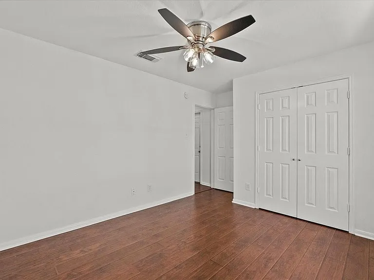 202 Pebble Walk Ln — Photo 15