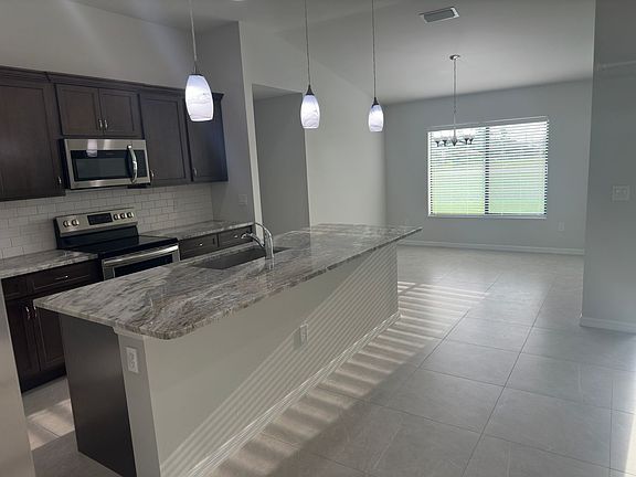 5th image of 1245 NW 38th Pl