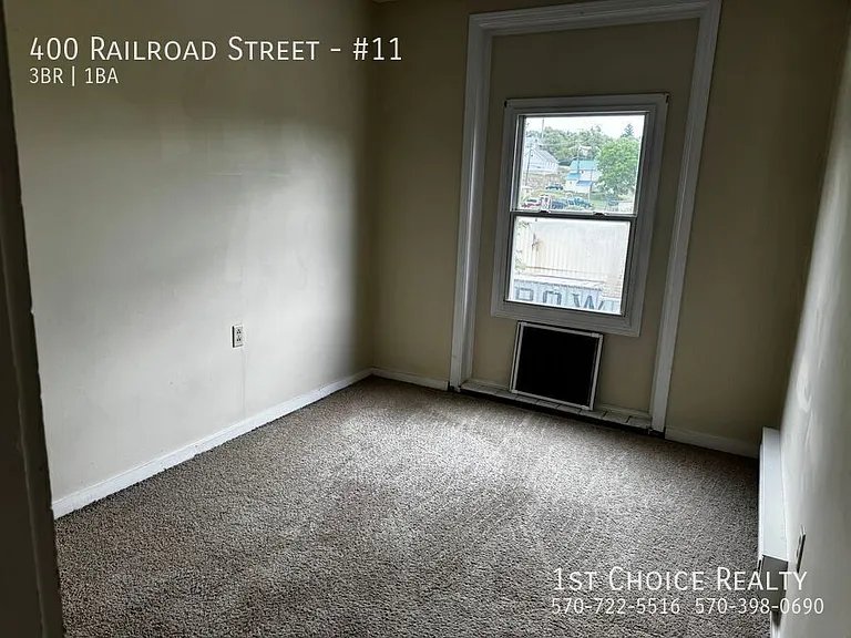 400 Railroad St #11 — Photo 10