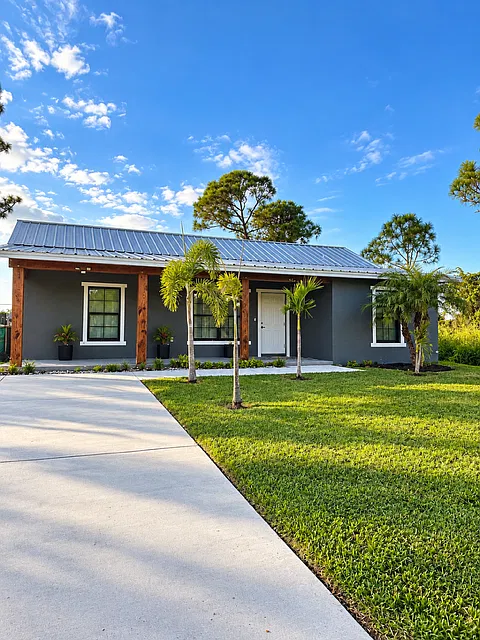 3 bed, 1196 sqft, $2,100 — Photo 2