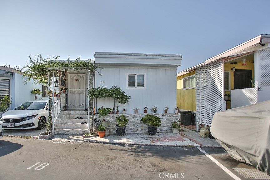 1st image of 14272 Hoover St Space 18