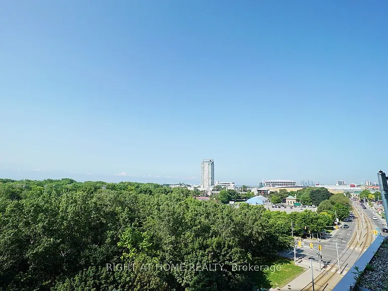 219 Fort York Blvd #3307 — Photo 40