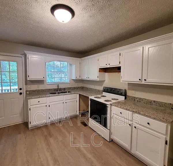 215 Green Acre Ln #B — Photo 5