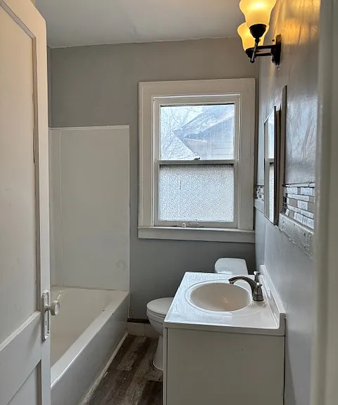 2285 Cortland St — Photo 18
