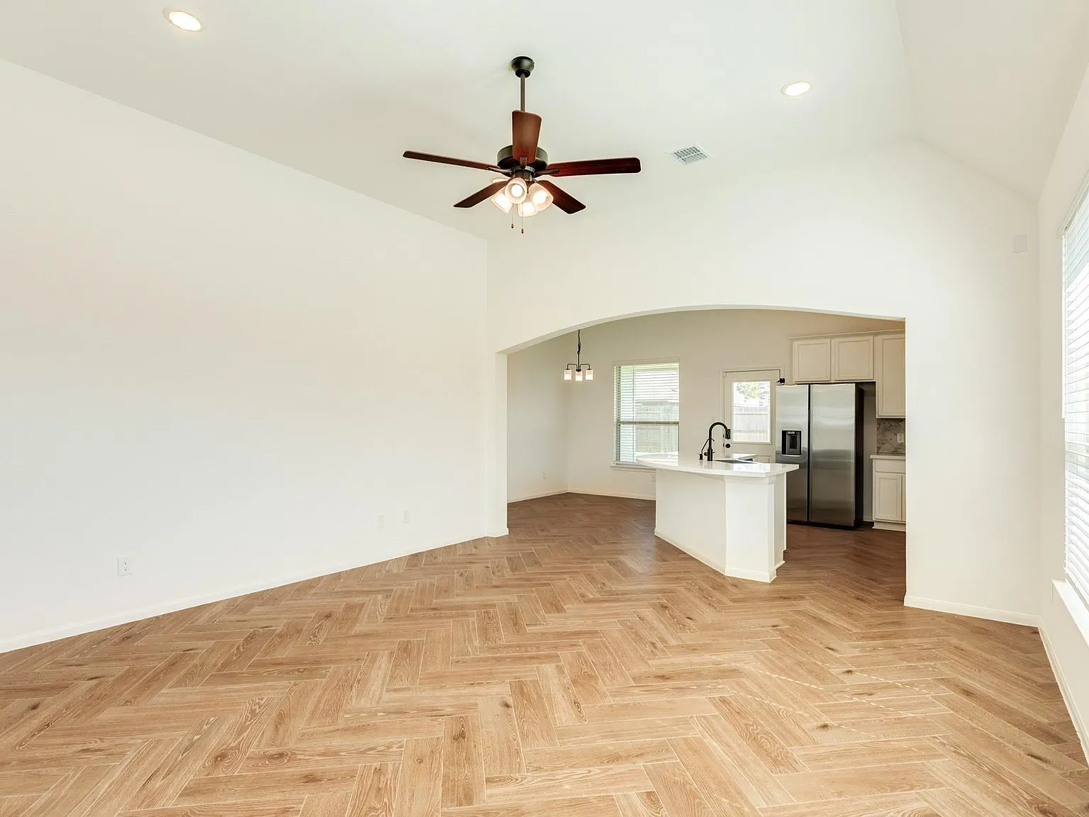 3 bed, 2.0 bath, 1444 sqft, $2,200 — Photo 2