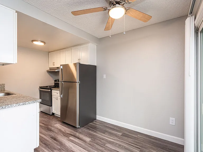Gold Creek Apartments — Photo 32