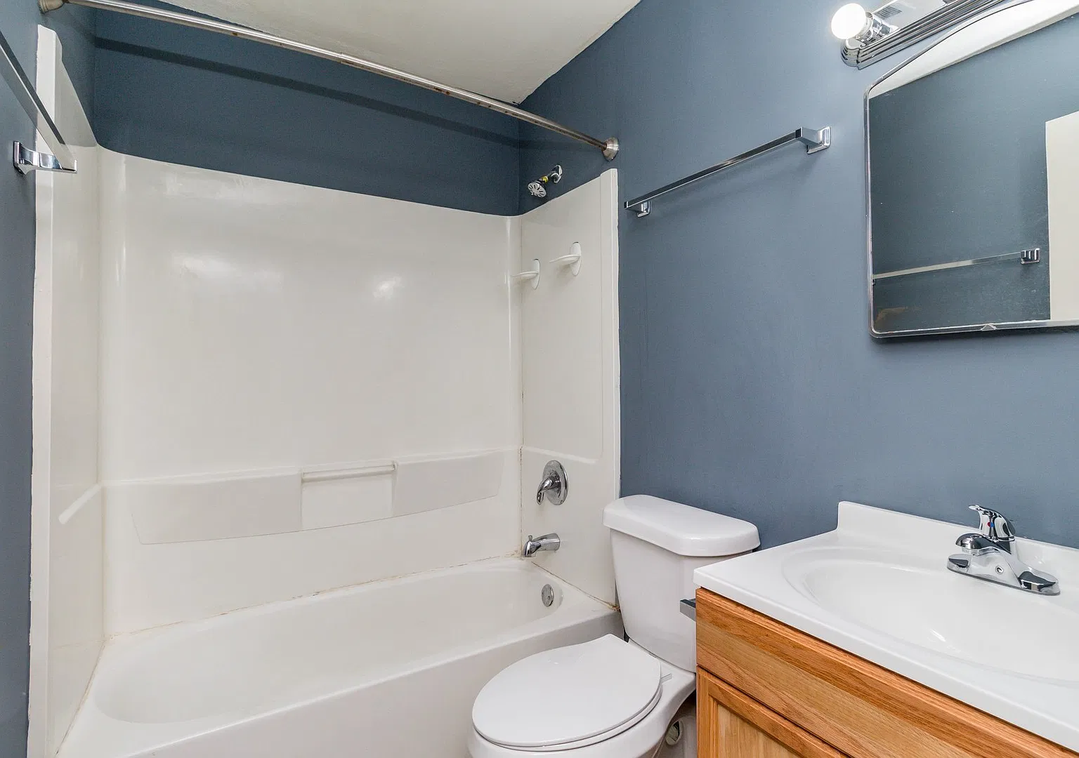 402 Lawrence Place — Photo 4