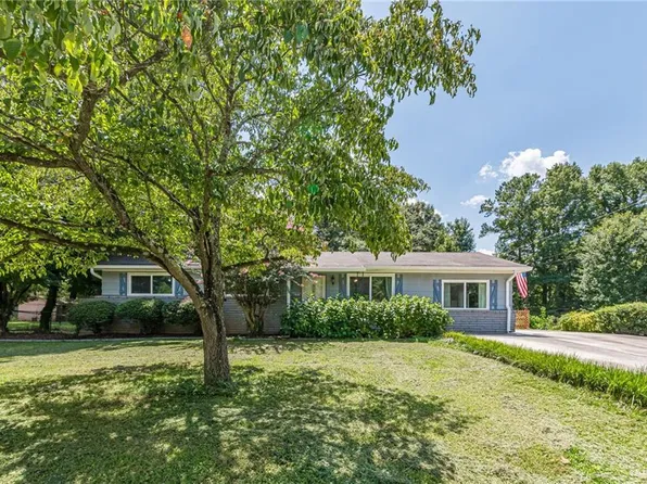 877 King Dr, Conyers, GA 30094