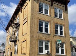 18 E 17th St APT 2R, Bayonne, NJ 07002