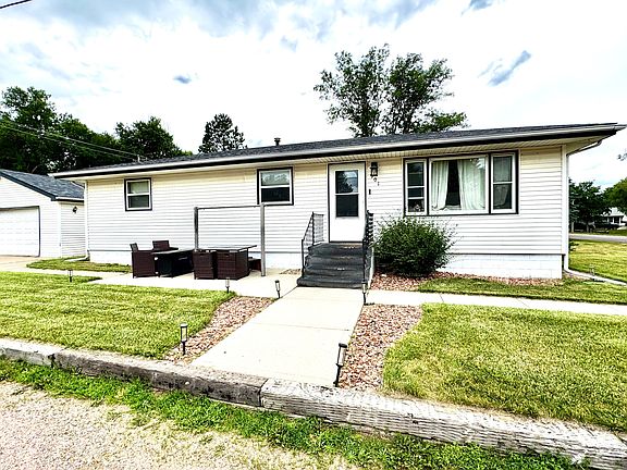 2nd image of 901 W Hanson Ave