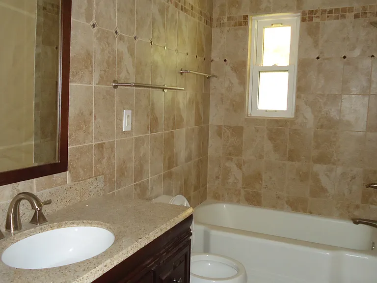 1400 Thornden Rd — Photo 3