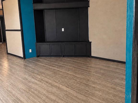 3rd image of 84 River Hill Rd