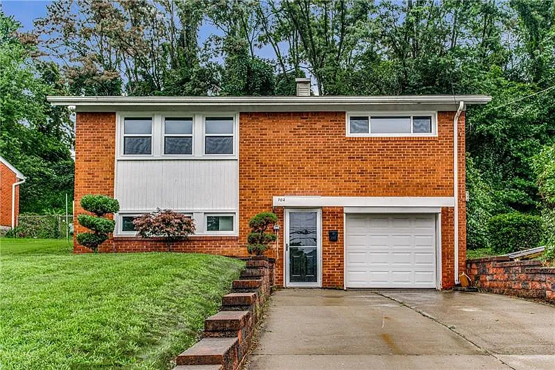 702 Garden City Dr photo 1