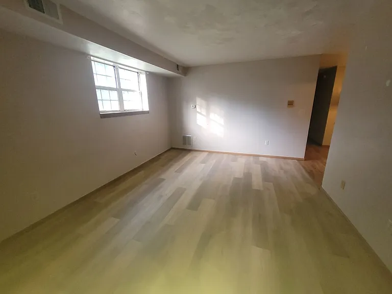 547 Turney St — Photo 4