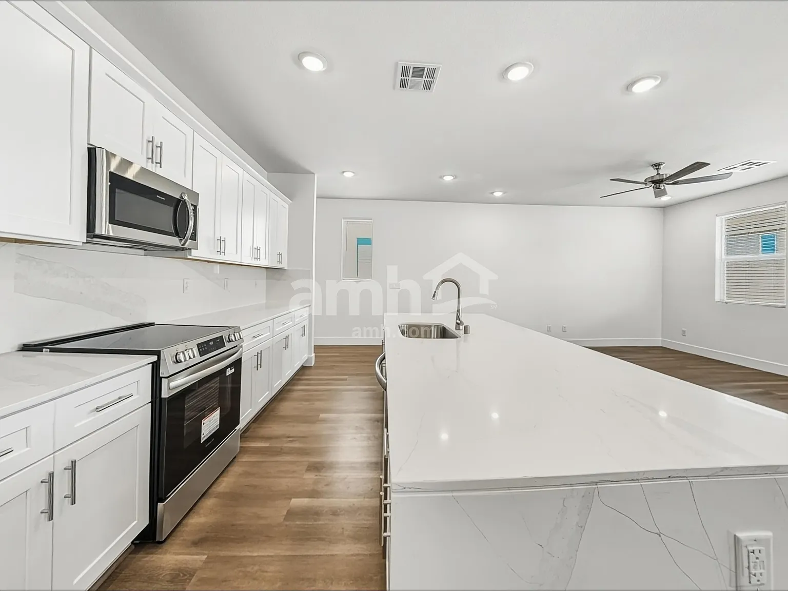 3 bed, 2.5 bath, 2040 sqft, $2,410 — Photo 3