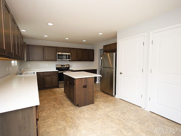5th image of 489 Honey Locust Ct