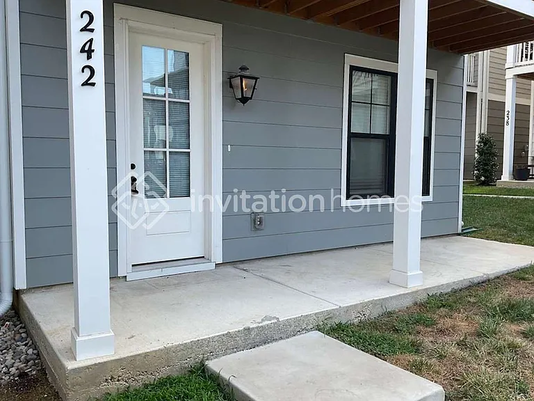 242 Founders Ln — Photo 1