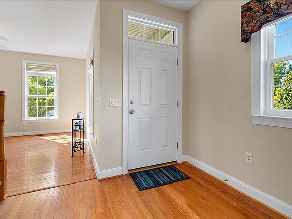 4th image of 1201 Brook Cir