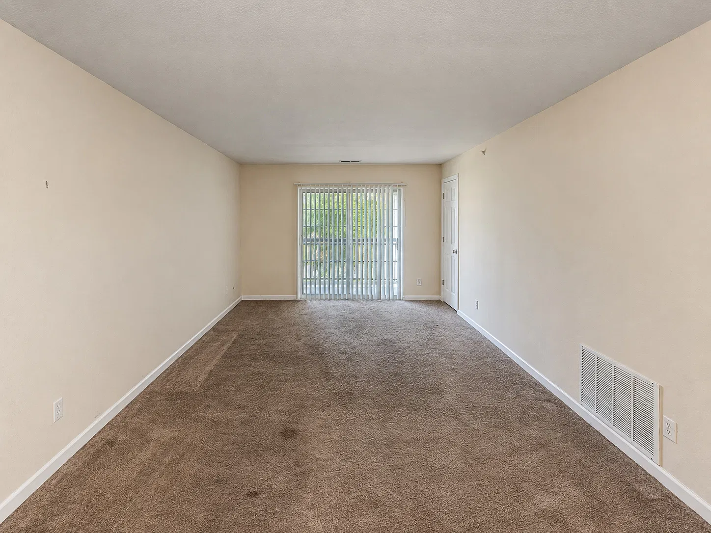 2 bed, 1044 sqft, $1,400 — Photo 2