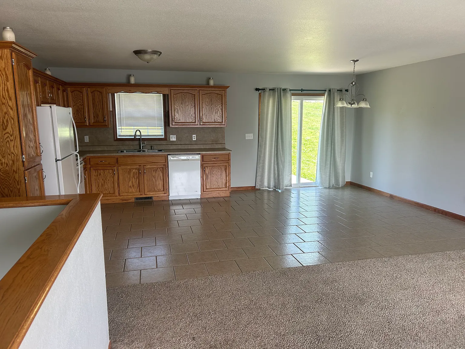 3738 Oxford Rd — Photo 2