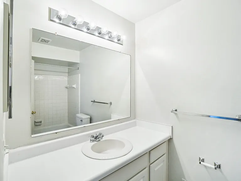 Venoy Pines — Photo 13