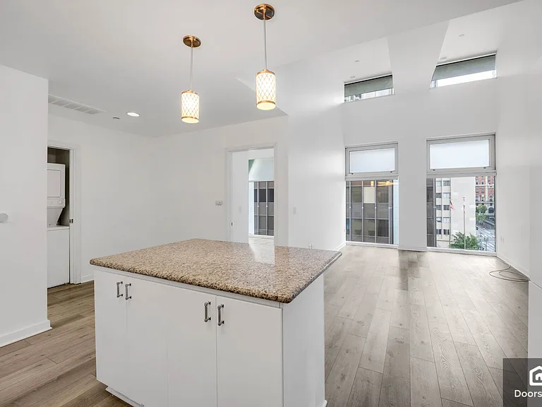 630 W 6th St #615 — Photo 10