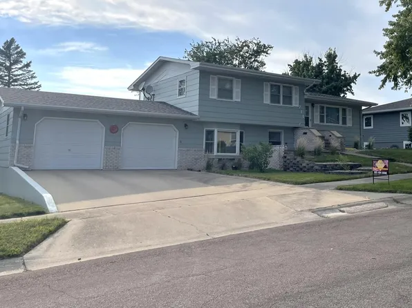 711 N Madison Ave, Pierre, SD 57501