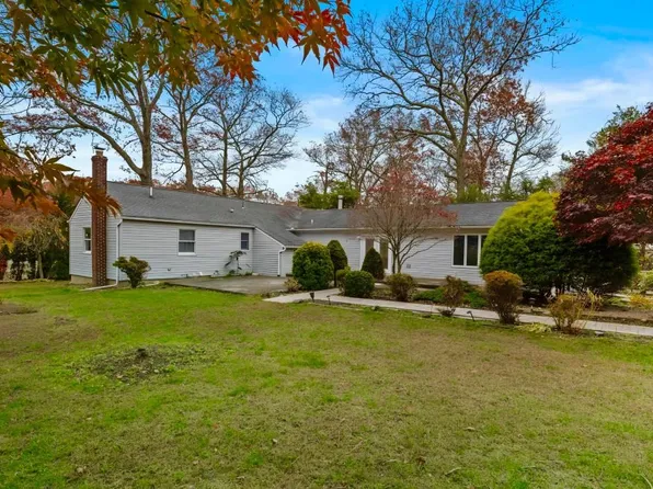 37 Pond Lane, Ridge, NY 11961