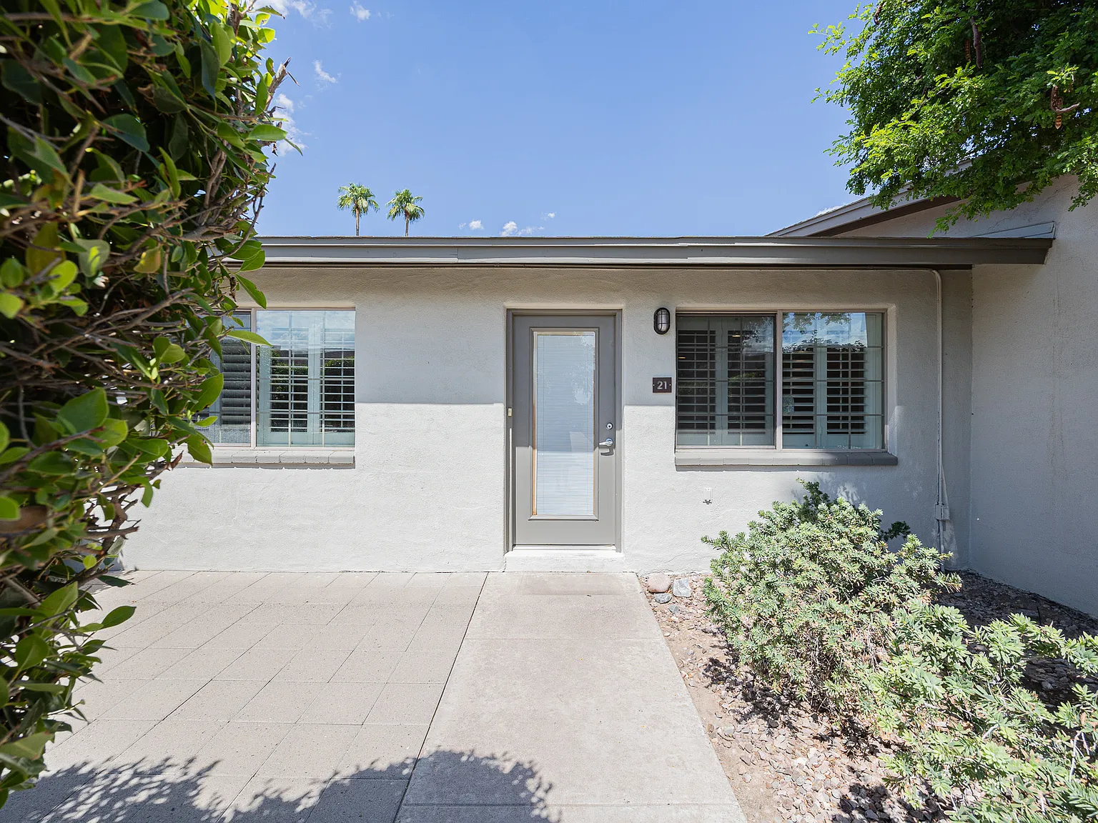 1850 E Maryland Ave — Photo 2
