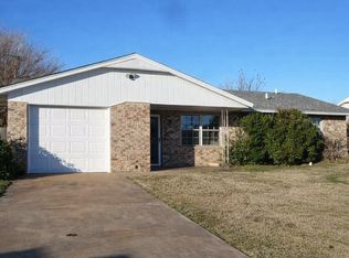 209 Cherokee St, Geronimo, OK 73543