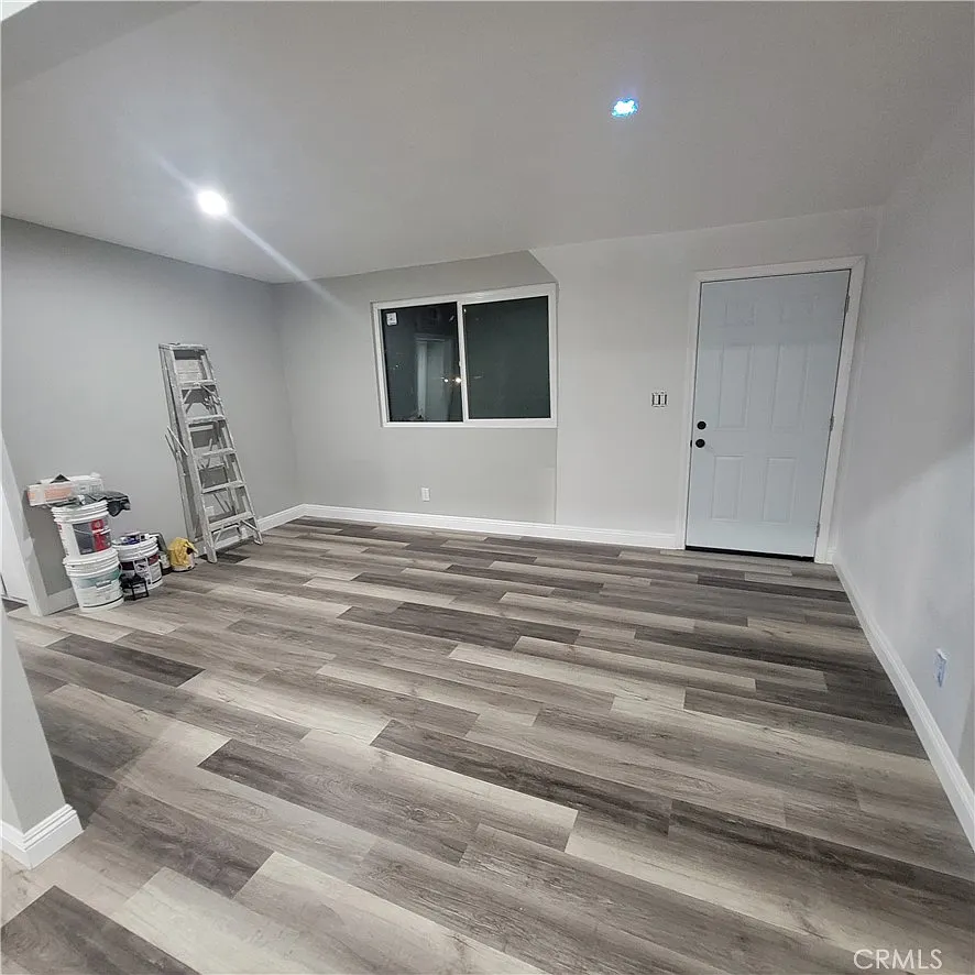 2 bed, 1000 sqft, $2,000 — Photo 2