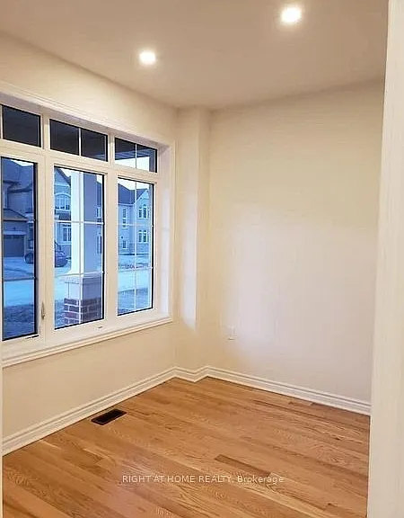 941 Wickham Rd — Photo 3