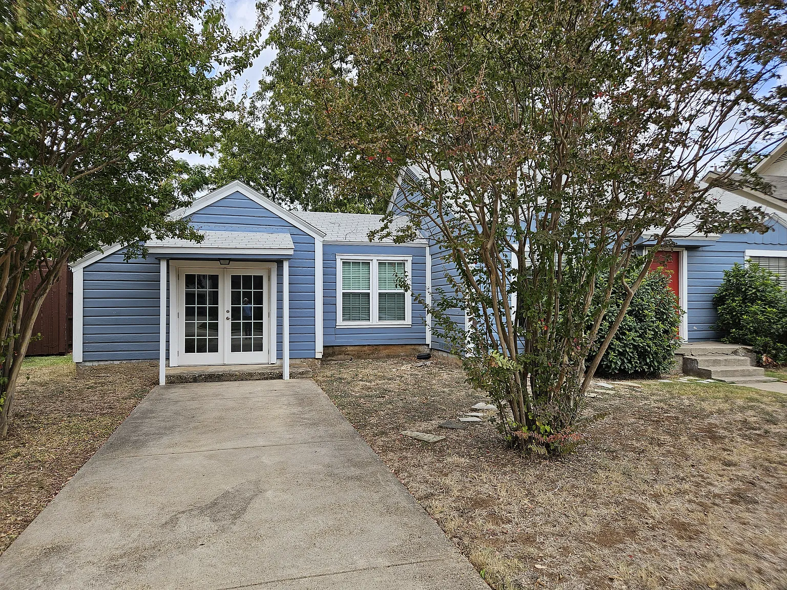 4021 Adrian Dr — Photo 2