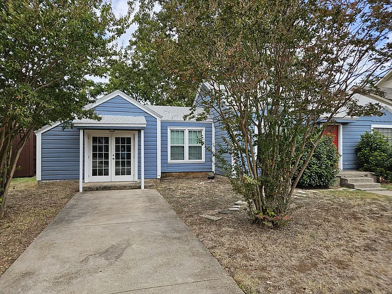 4021 Adrian Dr — Photo 2