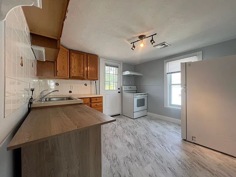157 Railroad Ave #2 — Photo 4