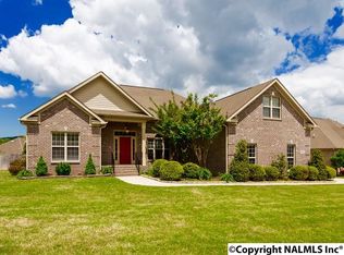 4425 Hidden Lake Dr SE, Owens Cross Roads, AL 35763