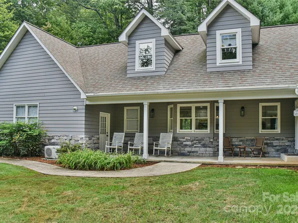 1 Wallington Ct, Flat Rock, NC 28731