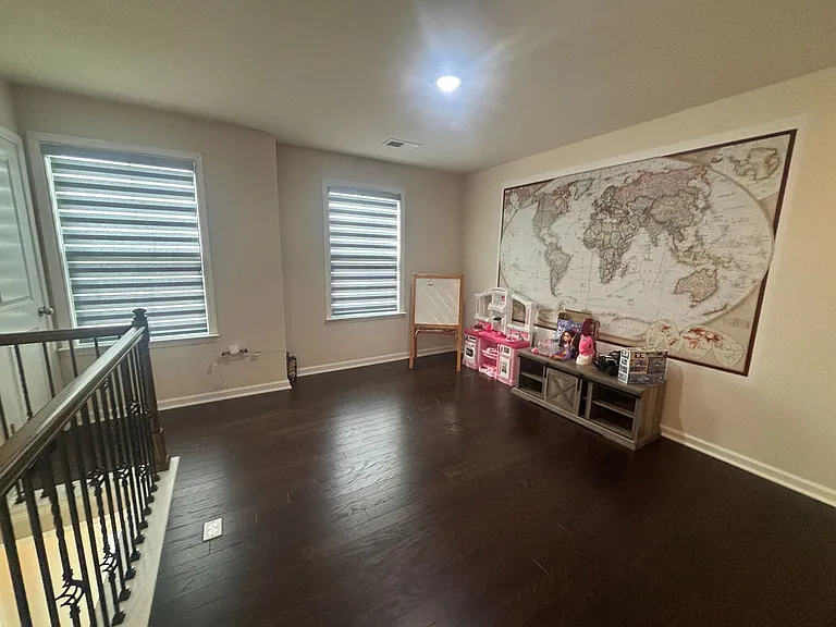 317 Aintree Ave — Photo 5