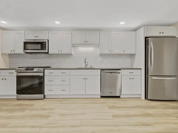 6 Dale St #1, Franklin, MA 02038