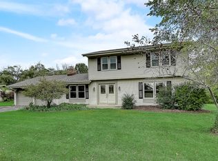 8810 N Rexleigh Dr, Bayside, WI 53217