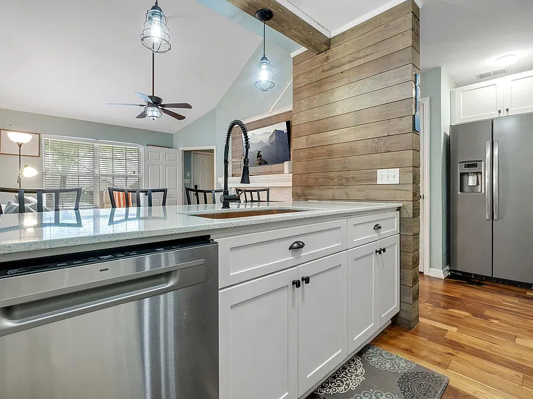 2738 W Tharpe St #506 — Photo 7