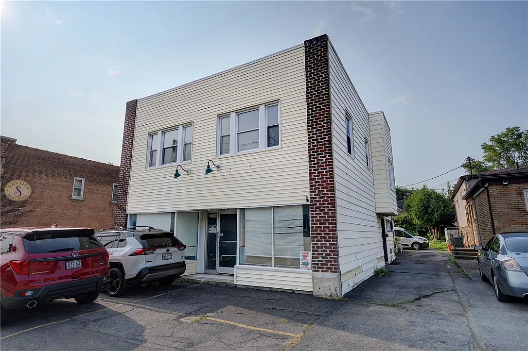 2 bed, 1.0 bath, 900 sqft, $1,200 — Photo 1