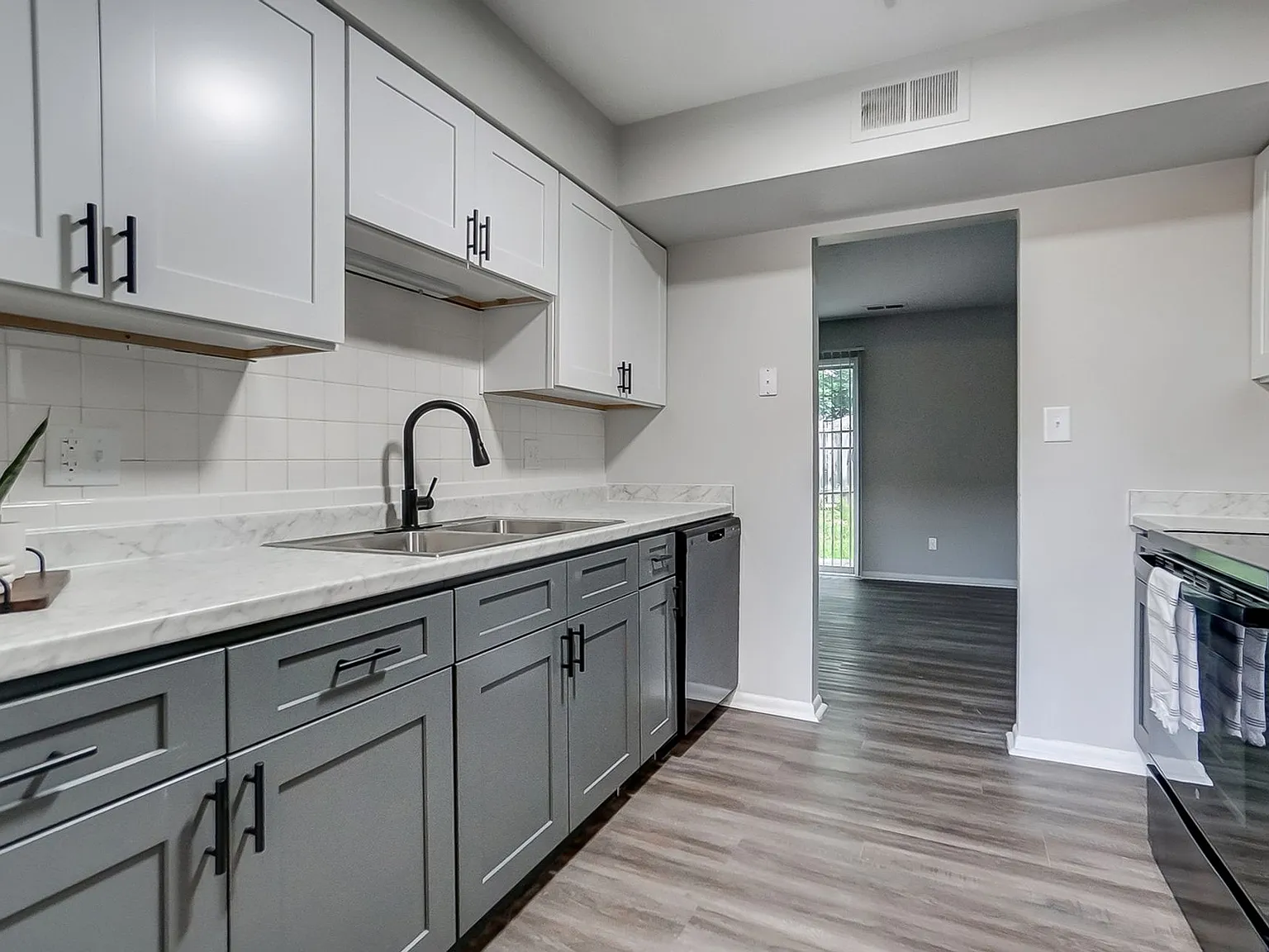 Fairview Court Apartments — Photo 3