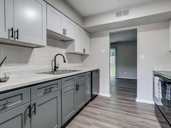 220 E Hoover Dr #194FE9CD4