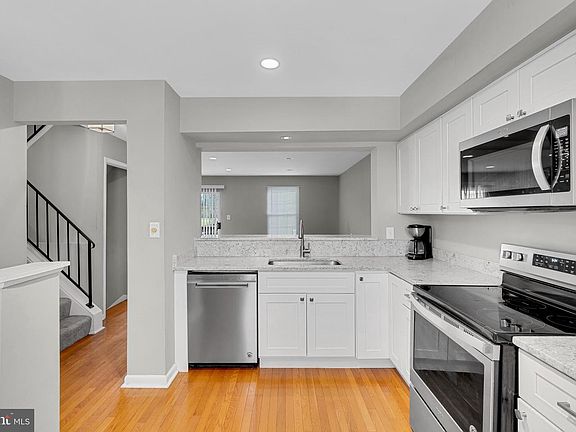 5th image of 1923 Newhaven Dr