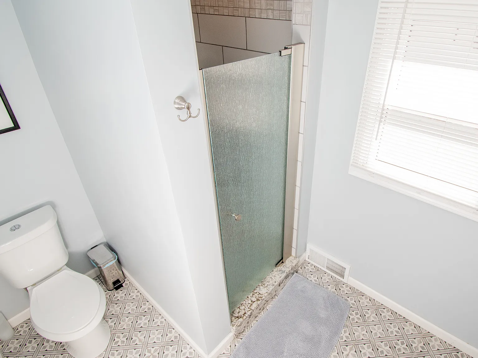 4 bed, 1347 sqft, $2,400 — Photo 2