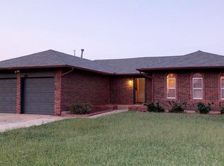 1104 Penn Ln, Moore, OK 73160